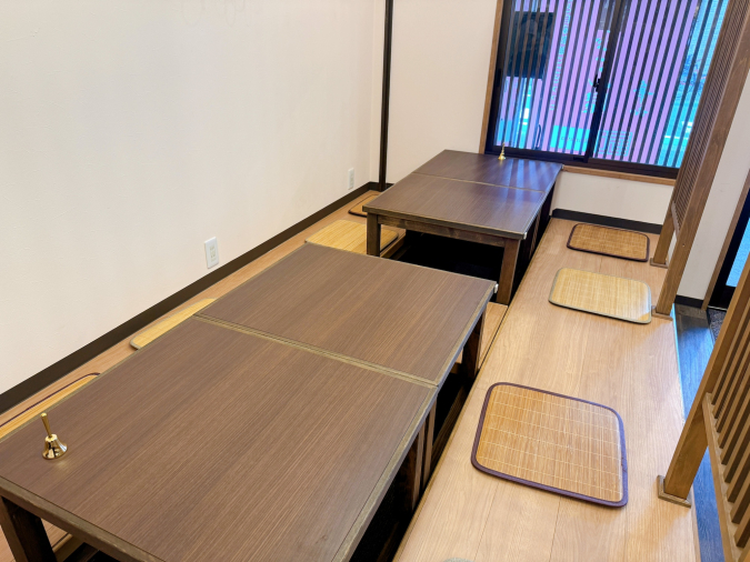 Udon Hanawa raised seating