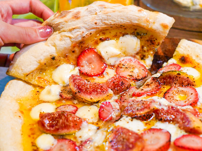 Giraffe Monochrome: Strawberry and fig Mascarpone Pizza with Honey