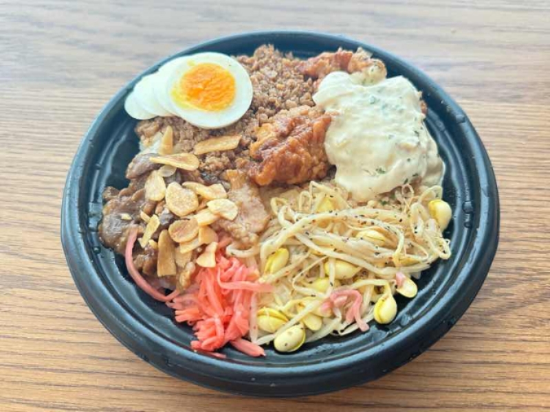 大盛ごはん！タルタルから揚げ＆にんにく豚焼肉丼／ファミリーマート背徳飯