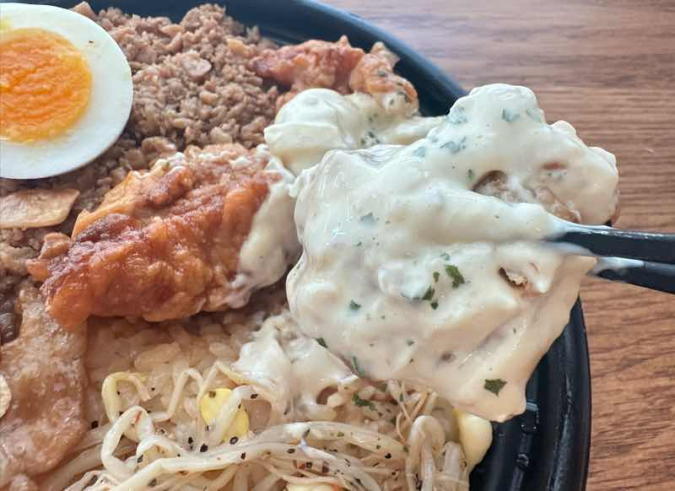 大盛ごはん！タルタルから揚げ＆にんにく豚焼肉丼