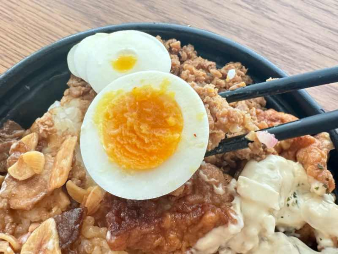 大盛ごはん！タルタルから揚げ＆にんにく豚焼肉丼