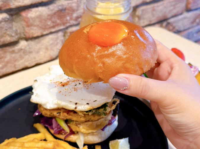 J.S. BURGERS CAFE Mark Is Fukuoka Momochi Branch - Tamago Yolk