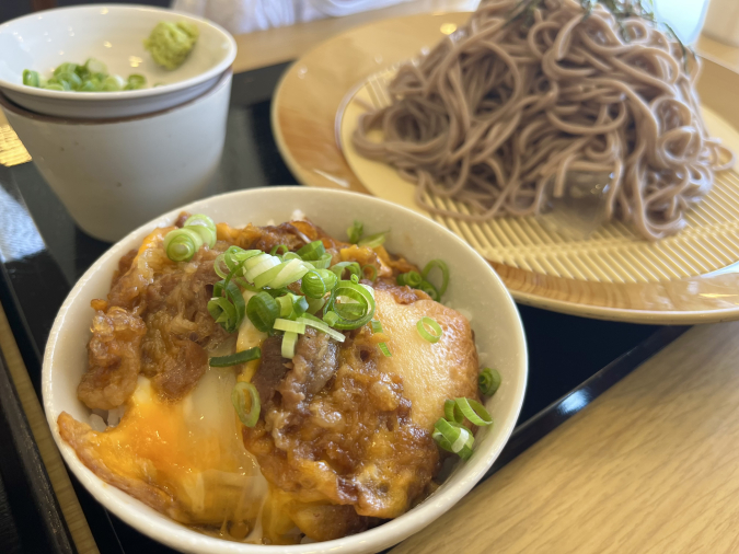 筑紫野スポーツランド ランチカフェ筑紫亭　日本蕎麦・ミニ牛とじ丼セット