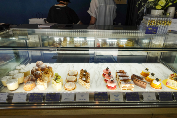 "Patisserie Chez Chichi" Fresh sweets showcase