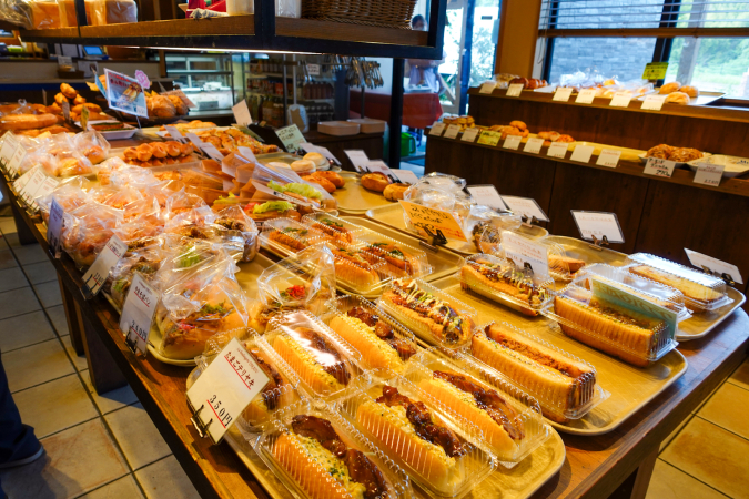 パン工房 高須 La boulangerie TAKASU（ブーランジェリー タカス）　店内（パンの陳列）