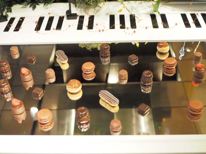 ANA Crowne Plaza Fukuoka Dessert Buffet ~Chocolate Orchestra~ Mirror Table