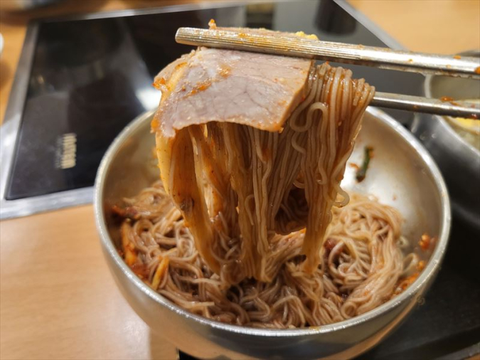 ハムギョンミョノッのビビン麺