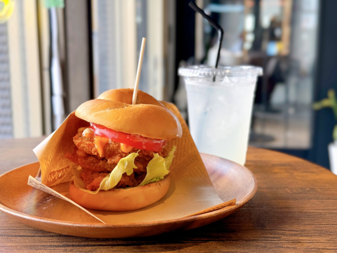 YUMMY BAGEL（ヤミーベーグル）　爆盛りチキンタルタルサンド