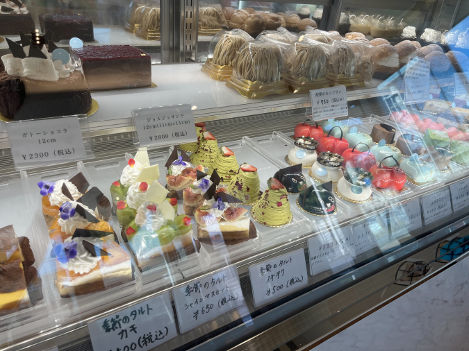 patisserie POULE MOUILLÈ（パティスリー プルムイエ）店内