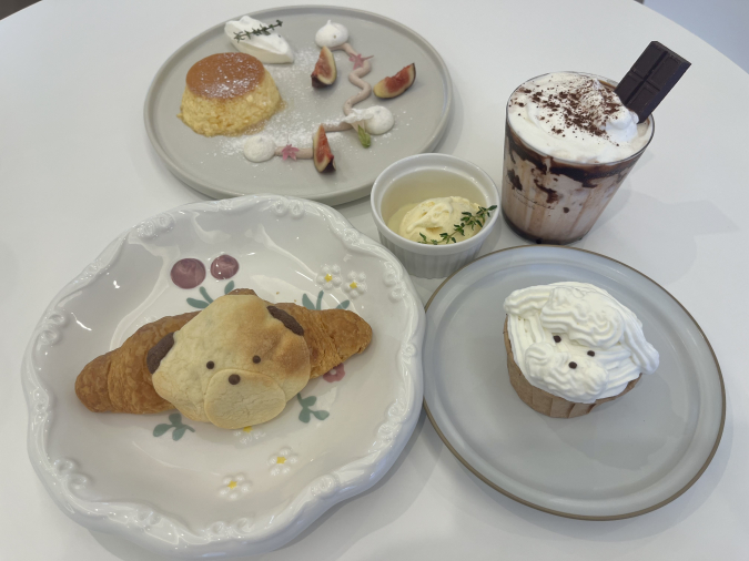 LeChienCafe（ルシアンカフェ）クロッキー、プリンプレート、カップケーキ、チョコレートラテ