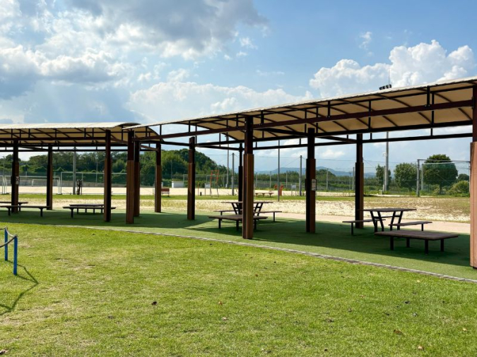 筑前町多目的運動公園 筑前ぽぽろ　子ども広場　ベンチ