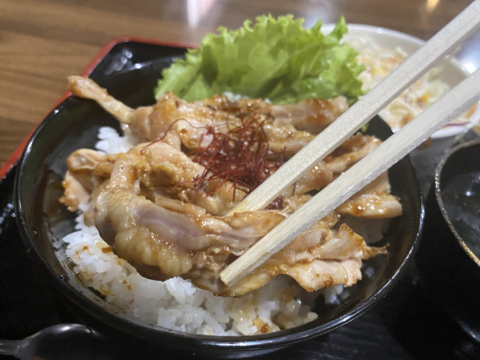 焼肉丼専門店モ〜モ〜総本店　せせり丼　レディースSET