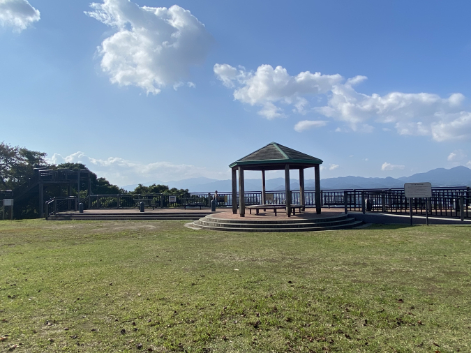 足立公園展望台　ベンチ