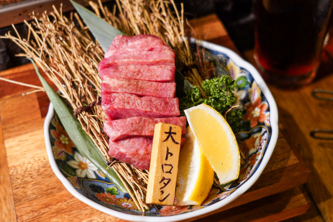 焼肉酒場 にくまる 平和通り店　厚切り大トロタン