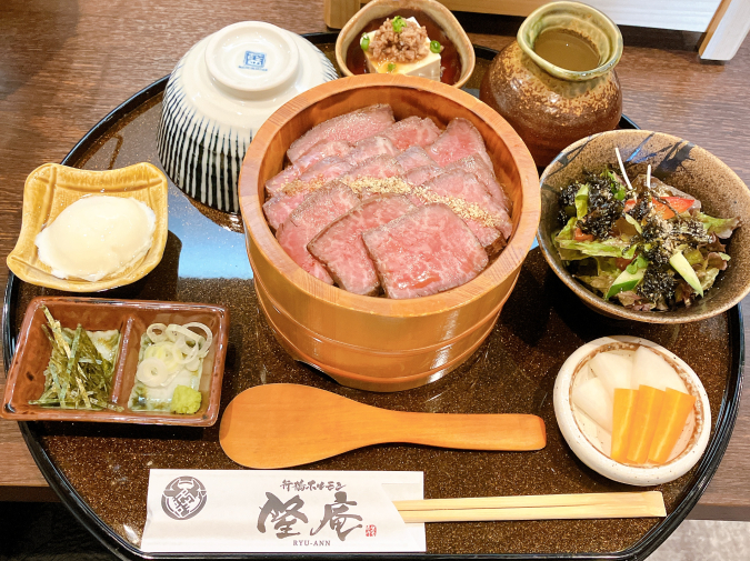 行橋ホルモン隆庵　極上牛まぶしランチ