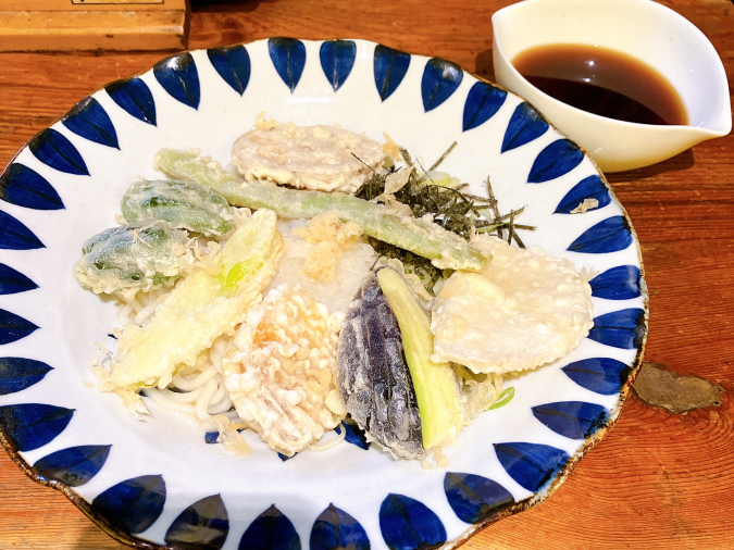 うどん屋麺之介　野菜天ぶっかけ