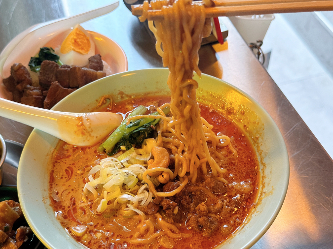 da pai dang 105（ダパイダン105）福岡天神店　今日のランチセット　担々麺