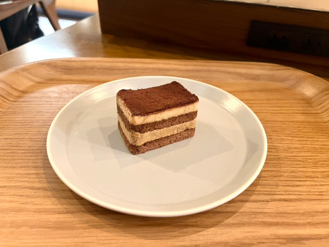 ランプライトブックスカフェ福岡　ティラミスケーキ