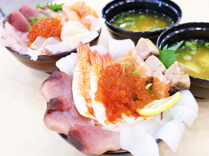 魚食普及推進施設「うおざ」海鮮丼