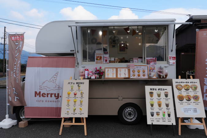 ミニパフェ専門店のキッチンカー『Merry.（メリー）』　全景