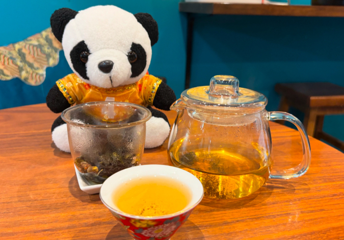 CHINA CAFE（チャイナカフェ）　春節限定 月餅飲茶セット　桃花白桃烏龍茶