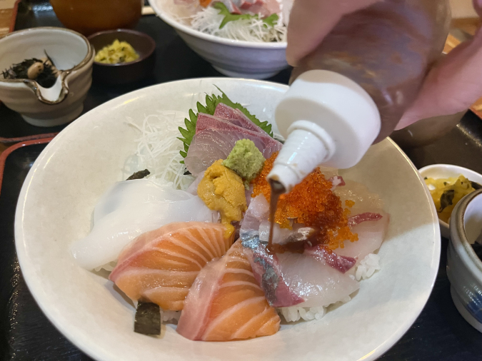 四季の味処　髭達磨　海鮮丼並　胡麻だれ