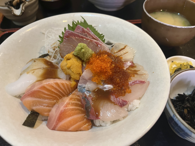 四季の味処　髭達磨　海鮮丼並　胡麻だれ