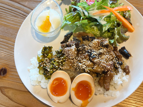 い菜やカフェ　ランチ　ルーローハン