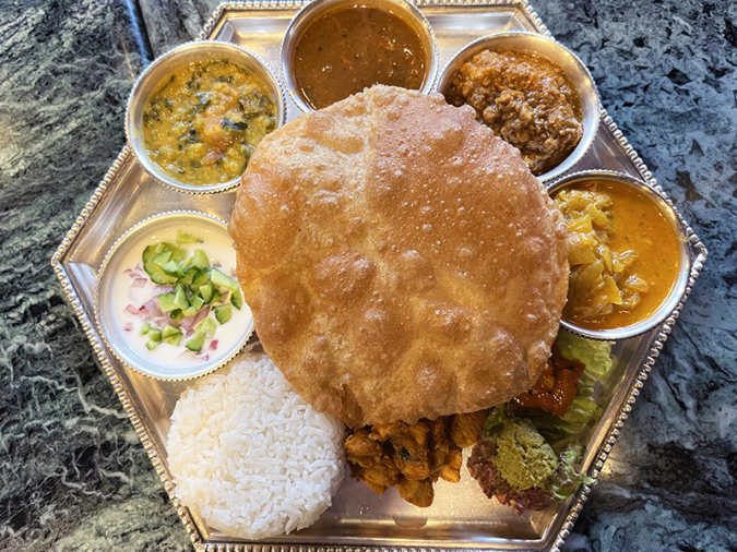 ダルマサーガラ　ミールス　カレー　