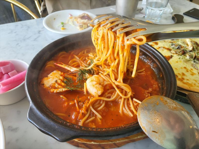 ジエイブルの海鮮おこげパスタ麺　The Able釜山松島店