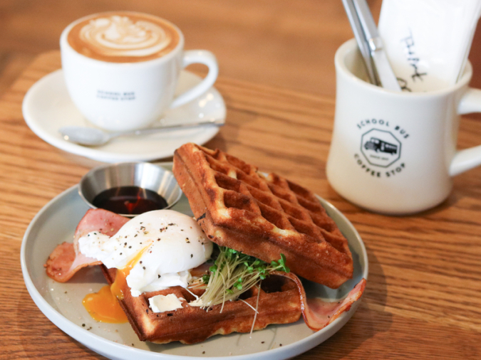 SCHOOL BUS COFFEE STOP FUKUOKA ワッフル＆ラテ