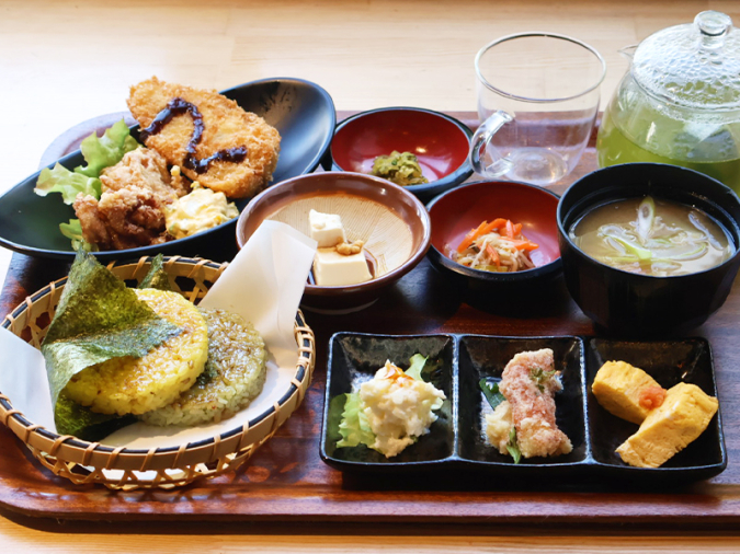 コメコメバーガー平尾店×コメコメSaKaBar（酒場）えんむすび定食／福岡市