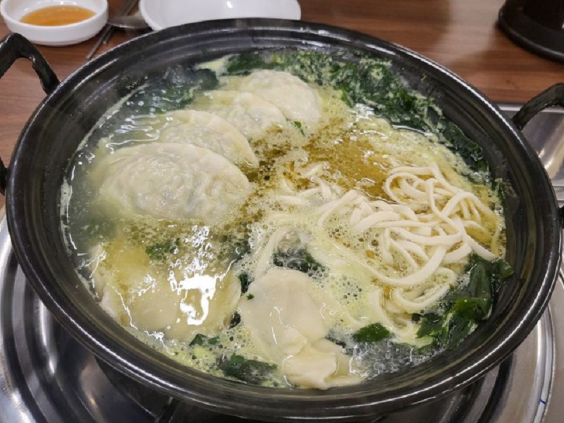 キッパルチブ ククスチョンゴル西面店　海鮮ワカメうどん鍋