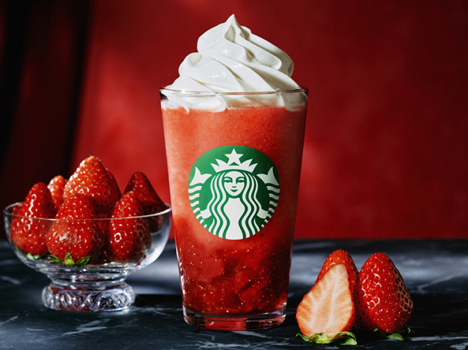 スターバックスの新作　THE 苺 フラペチーノ