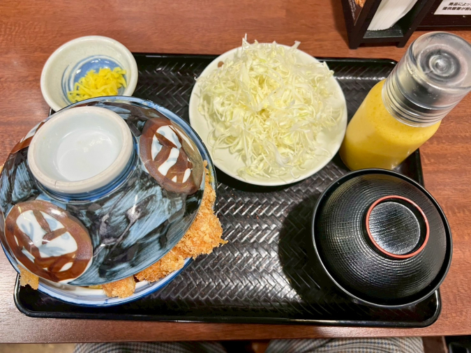 肉ランチまとめ　とんかつわか葉　かつ玉丼（蓋）