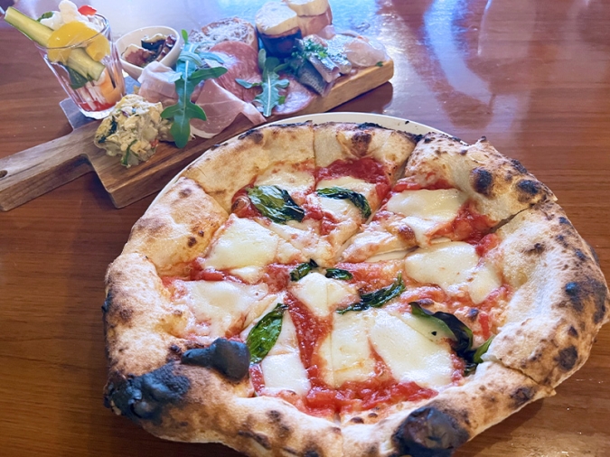 pizzeria KAZZENARI（ピッツェリア カッツェナーリ）