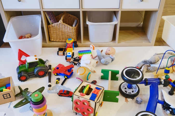 子ども　おもちゃ　散らかった部屋　こんまり流