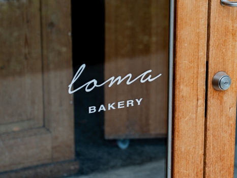 loma BAKERY ロゴ
