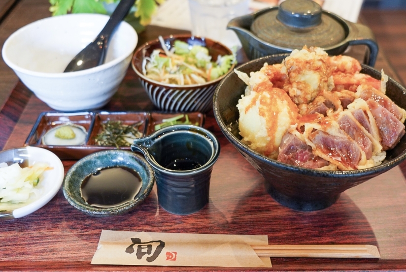 旬鮮＆天ぷらバルTAKA：九州産黒毛和牛レア天丼