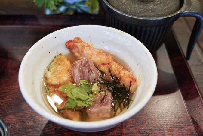 旬鮮&天ぷらバルTAKA:九州産黒毛和牛レア天丼