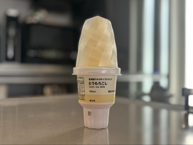 北海道ミルクソフトアイス（とうもろこし）