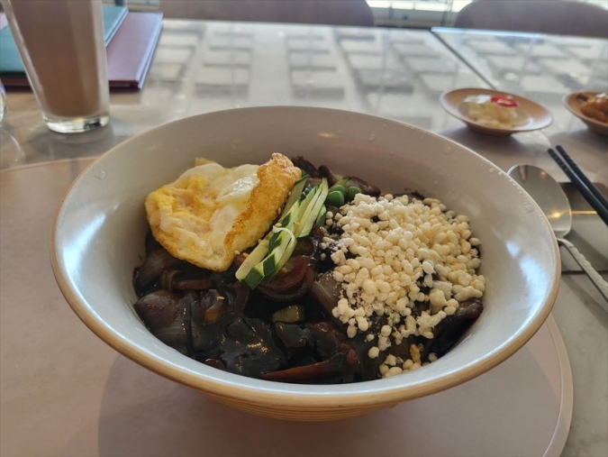 サンジョのおこげジャージャー麺