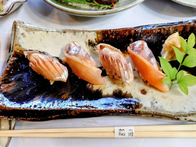 笹舟：山女魚の握り