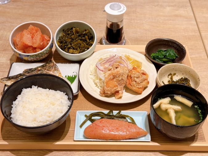 やまや食堂 MARK IS 福岡ももち　さばの塩焼きと若鶏の唐揚げ定食