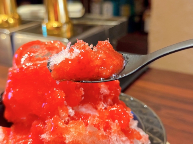 ハルノコオリ　あまおう苺のかき氷（信玄餅添え）