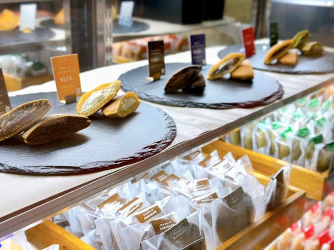 まとやの福どら　ショーケース