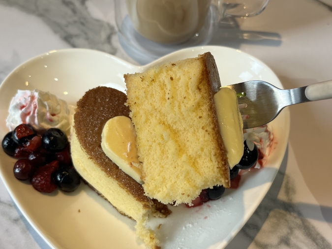 SUI Coffee（スイコーヒー）ハートなスフレパンケーキ