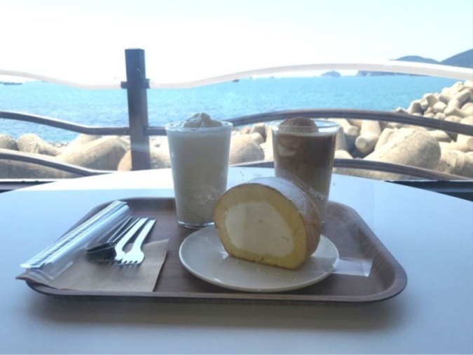 釜山　カフェマレン　ロールケーキ　ドリンク