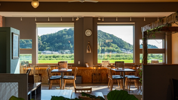 糸島食堂ほもり 内観