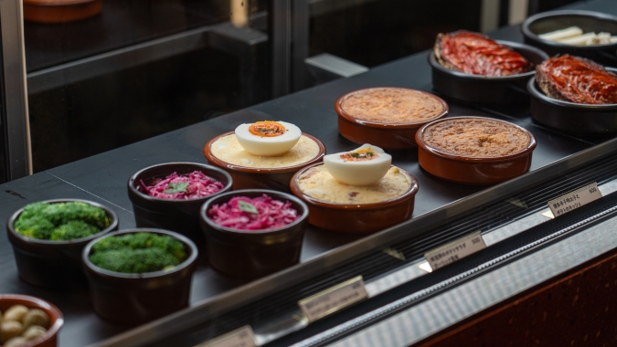 THE CONTINENTAL ROYAL & Goh デリ